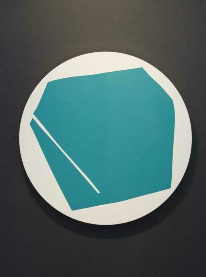 This graphic-based painting of an aqua polygon on a round, white panel is rimmed with gold leaf.