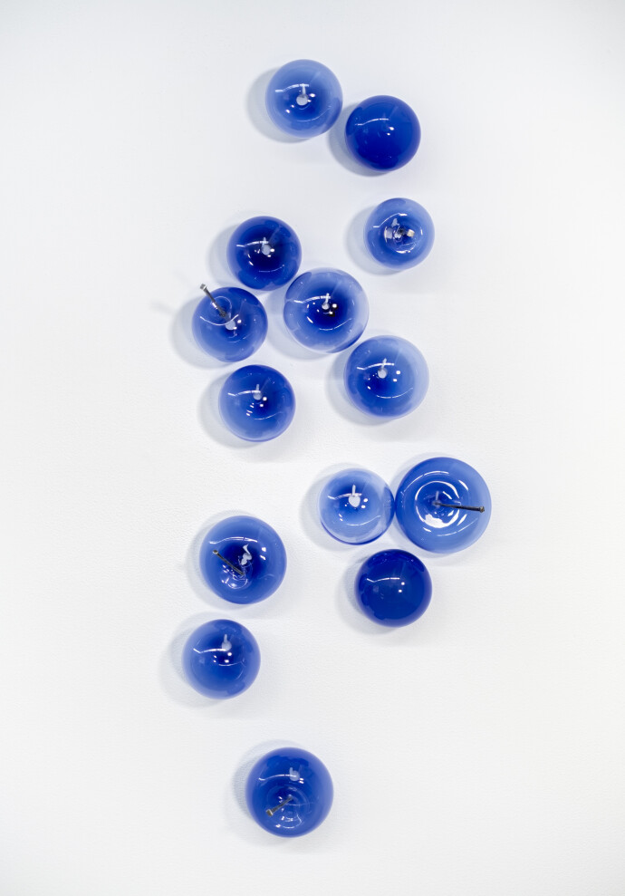 This contemporary glass wall sculpture in a stunning lapis blue colour was created by an award-winning artist.