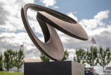 This lyrical and elegant contemporary sculpture is by David Chamberlain whose work is collected and admired around the world. Image 6