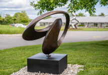 This lyrical and elegant contemporary sculpture is by David Chamberlain whose work is collected and admired around the world. Image 3