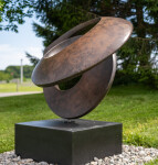 This lyrical and elegant contemporary sculpture is by David Chamberlain whose work is collected and admired around the world. Image 2