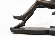 Frances Semple’s beautiful and elegant sculptures often appear in motion. Image 8