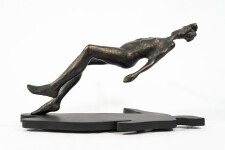 Frances Semple’s beautiful and elegant sculptures often appear in motion. Image 7