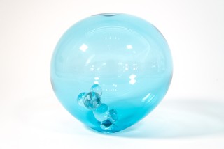 When sunlight shines through this azure blue glass globe, the colours are reminiscent of the waters of the Caribbean Sea.