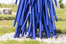 This striking deep cerulean blue sculpture by Canadian artist, Shayne Dark is part of the ‘Entangled Series’ he has worked on for many years… Image 6