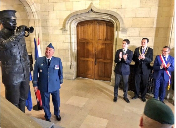 mayor screen shot vimy statue